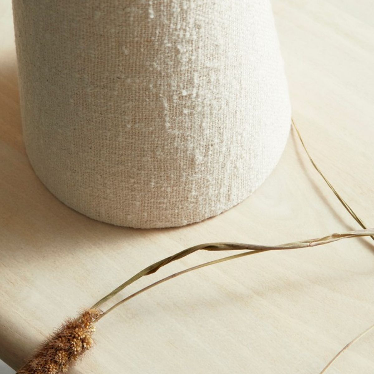 BT LARISSA Beige modern Indoor table lamp